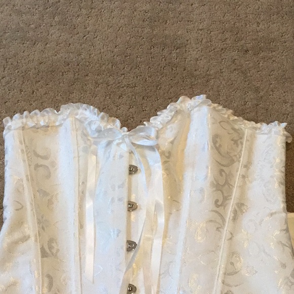 White elegant corset w/matching thong. Never worn! - Picture 5 of 6